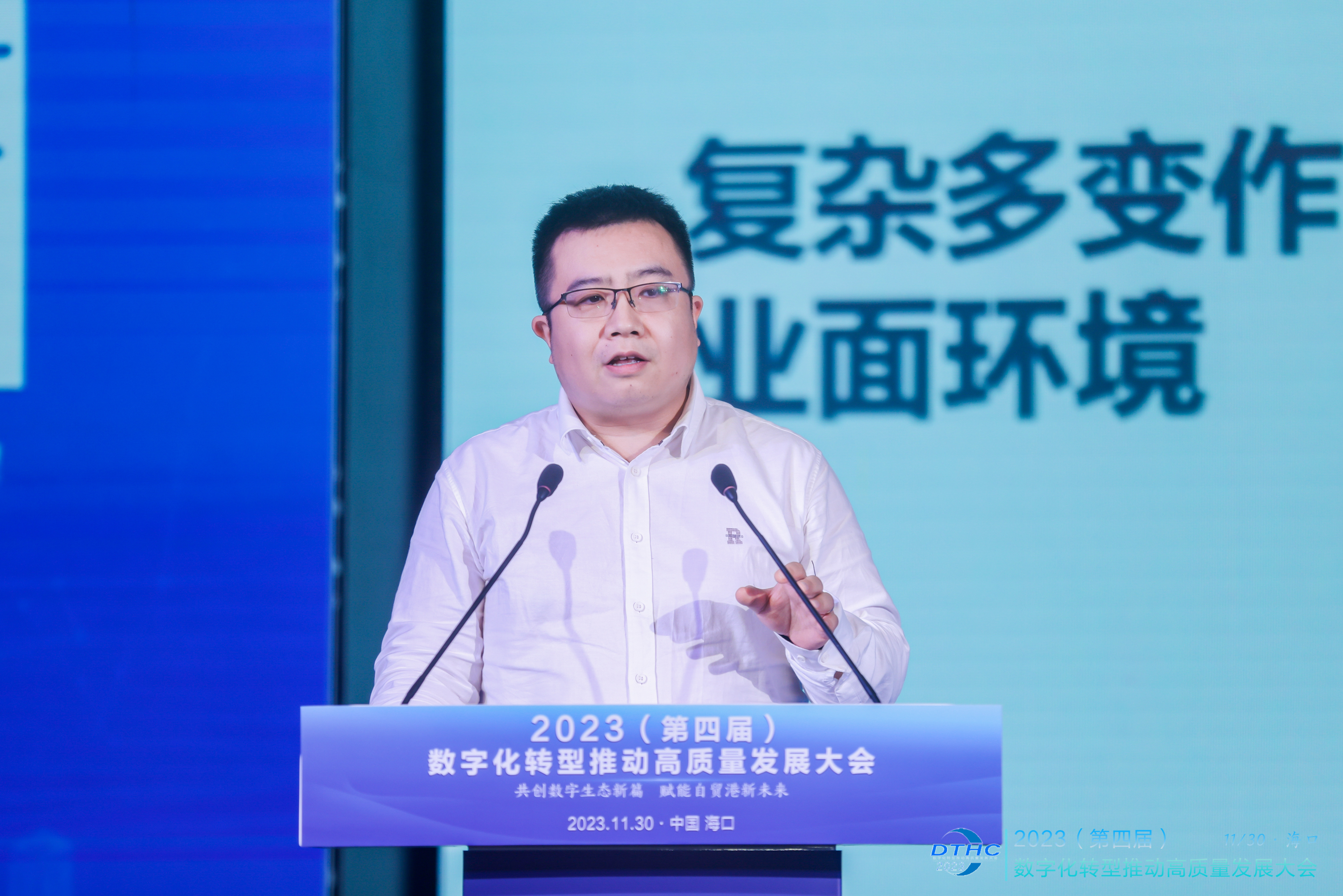 任总演讲1.jpg